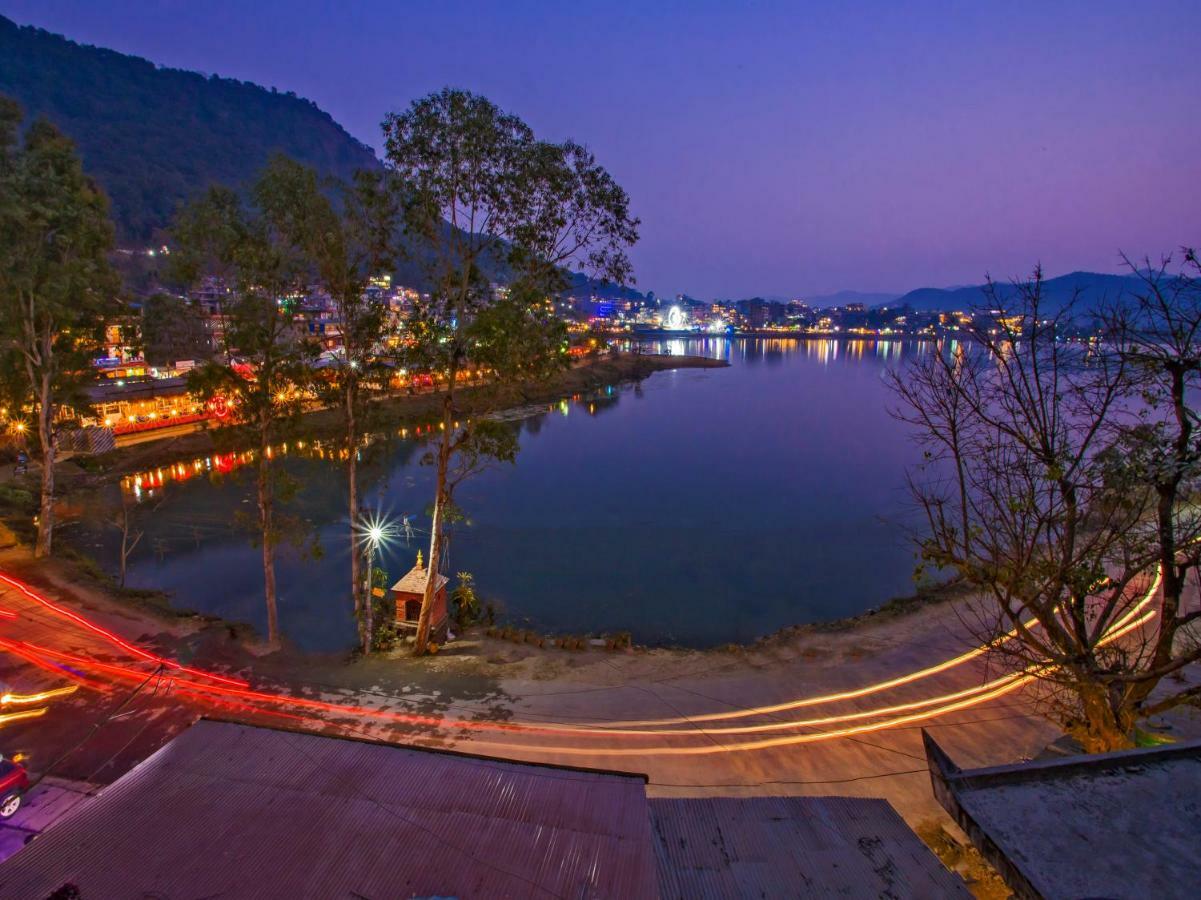 Hotel Fewa Corner & Restro Pokhara Exteriör bild