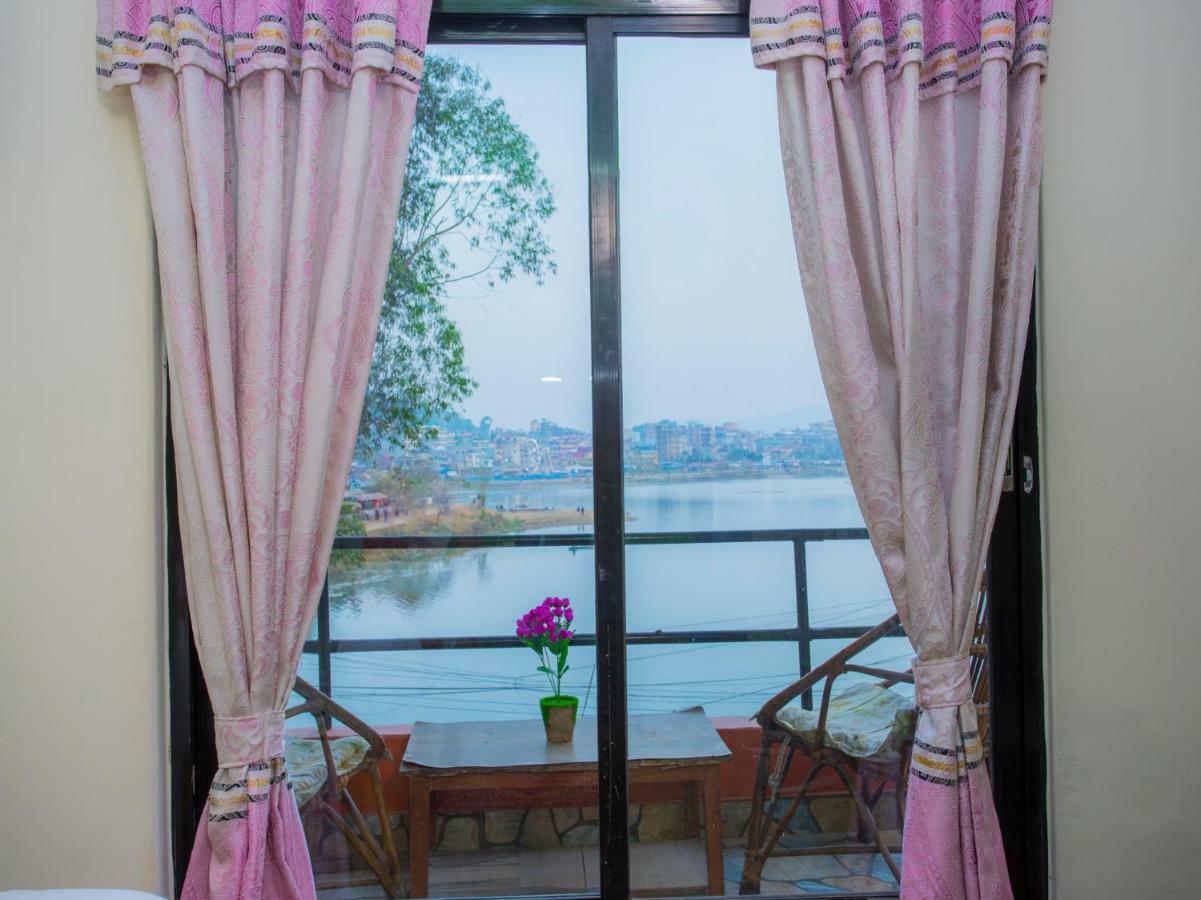 Hotel Fewa Corner & Restro Pokhara Exteriör bild